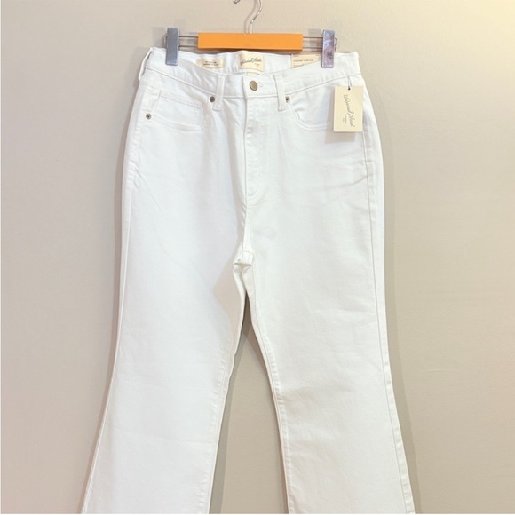 Universal Threads White High Rise Flare Jeans NWT Sz10 - Picture 3 of 16
